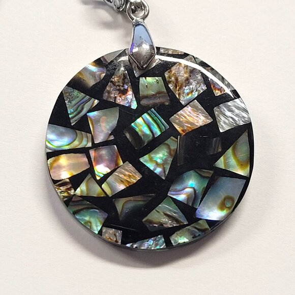 Genuine Abalone Shell Pendant Necklace Round Abalone Pendant Short Necklace - Picture 3 of 9